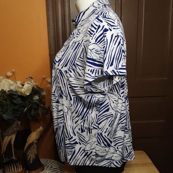 Susan Graver Women's Button Down Blue Shirt size 2X - Picture 3 of 12